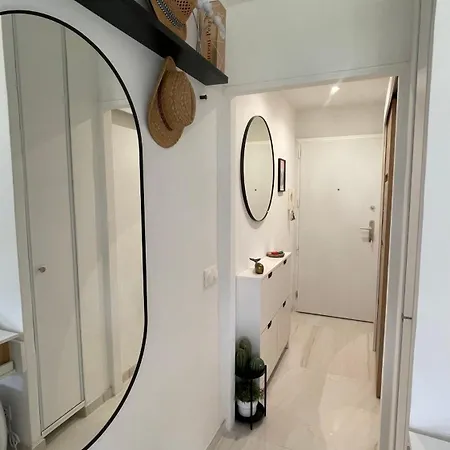 Апартаменты Cannes Marina Мандельё-ла-Напуль